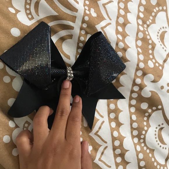 Cheer bow - Picture 2 of 3